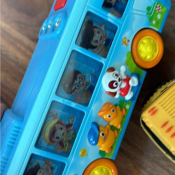 Bonus 🎁HAPPY SHAKING SCHOOL BUS BATTERY POWERED BUMP N GO SOUNDS LEARN PLAY - Picture 8 of 8